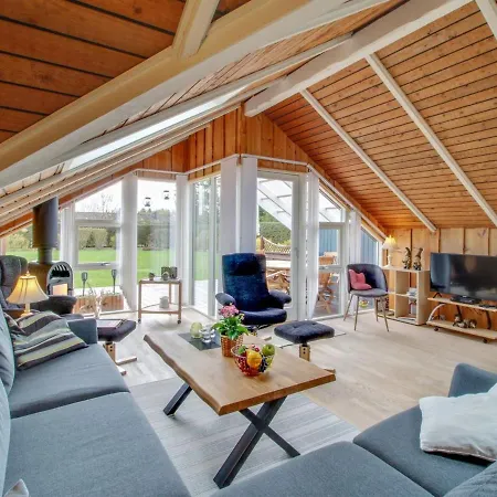 Jyde - 1-5km From The Sea In Ne Jutland By Interhome * Hals